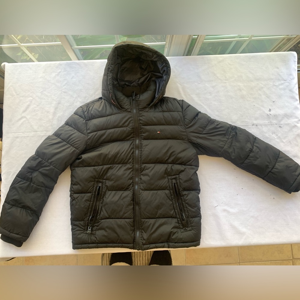 Tommy Hilfiger Men’s Puffer Jacket, Black, Medium.